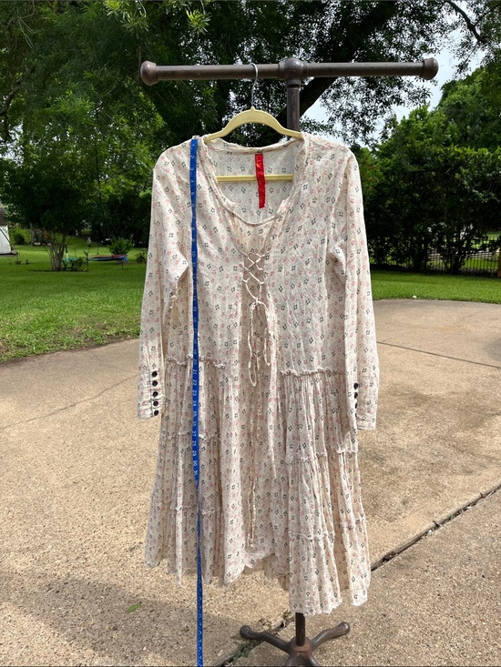 Ewa I Walla Dresses & Skirts - Floral Lace-Up Cream Long-Sleeve Tiered Midi Dress